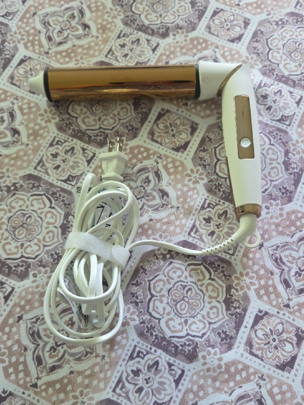 Kristin Ess White and Rose Gold Curling Iron (1 1/4 Inch) - Picture 3 of 3